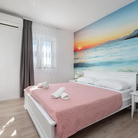 Second Ivana Apartment *