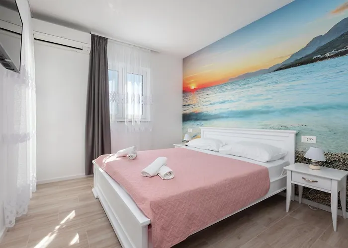 Second Ivana Apartment *